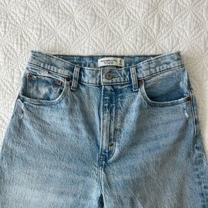 Abercrombie & Fitch The 90s Straight Ultra High Rise
